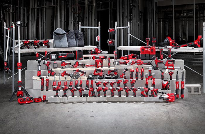 EIN AKKUSYSTEM, ÜBER 125 LÖSUNGEN